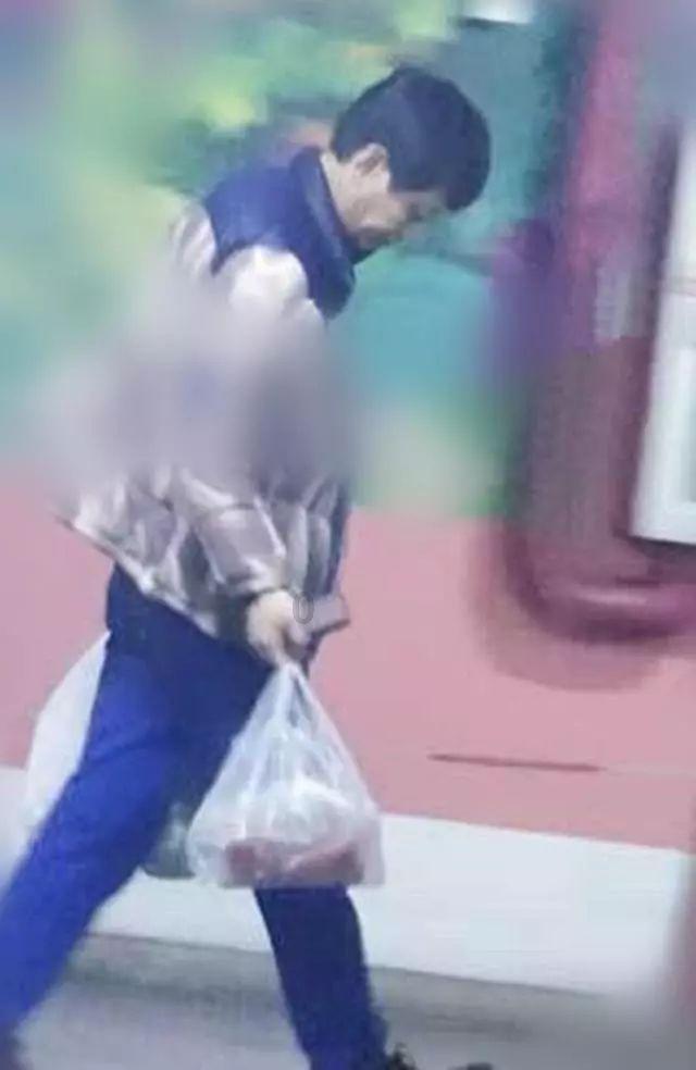 黑武士版“吉姆尼”抵港实拍！配越野套件